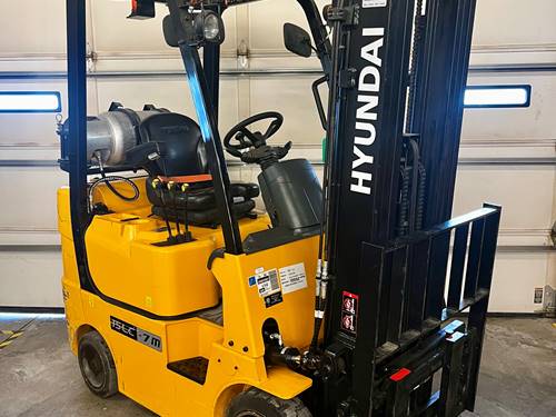 For Rent 3000 lbs - 185" lift - Gas/Propane - Indoor Warehouse
