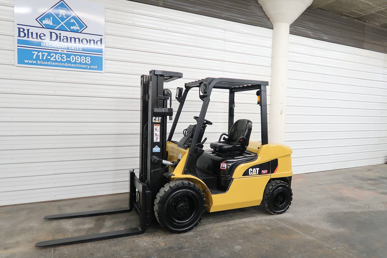 2012 Diesel Cat 2PD6000 Pneumatic Tire 4 Wheel Sit Down