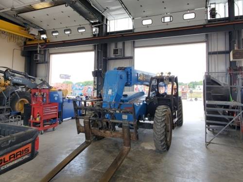 For Rent 8000 lbs - 44' lift -  Diesel