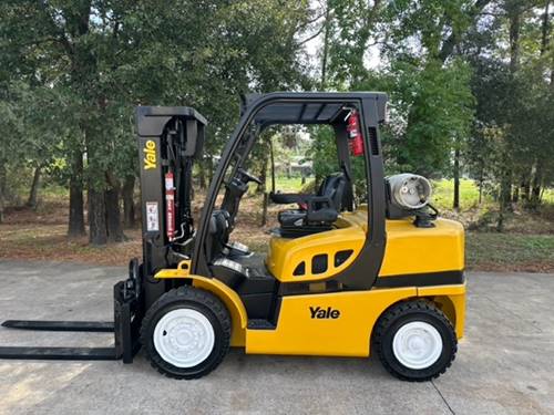For Rent 8000 lbs - 173" lift - Gas/Propane - Indoor/Outdoor Pneumatic Tires