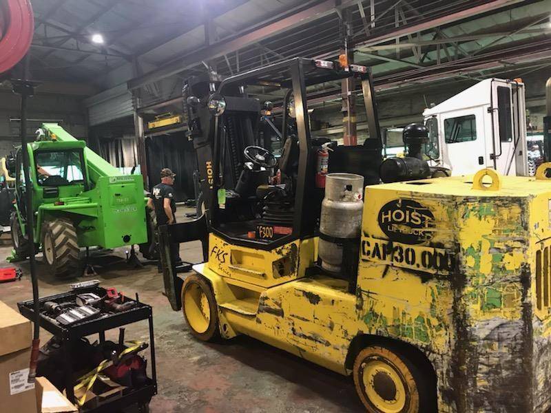 2013 Hoist Liftruck F300 Cushion Tire 4 Wheel Sit Down (Indoor Warehouse)