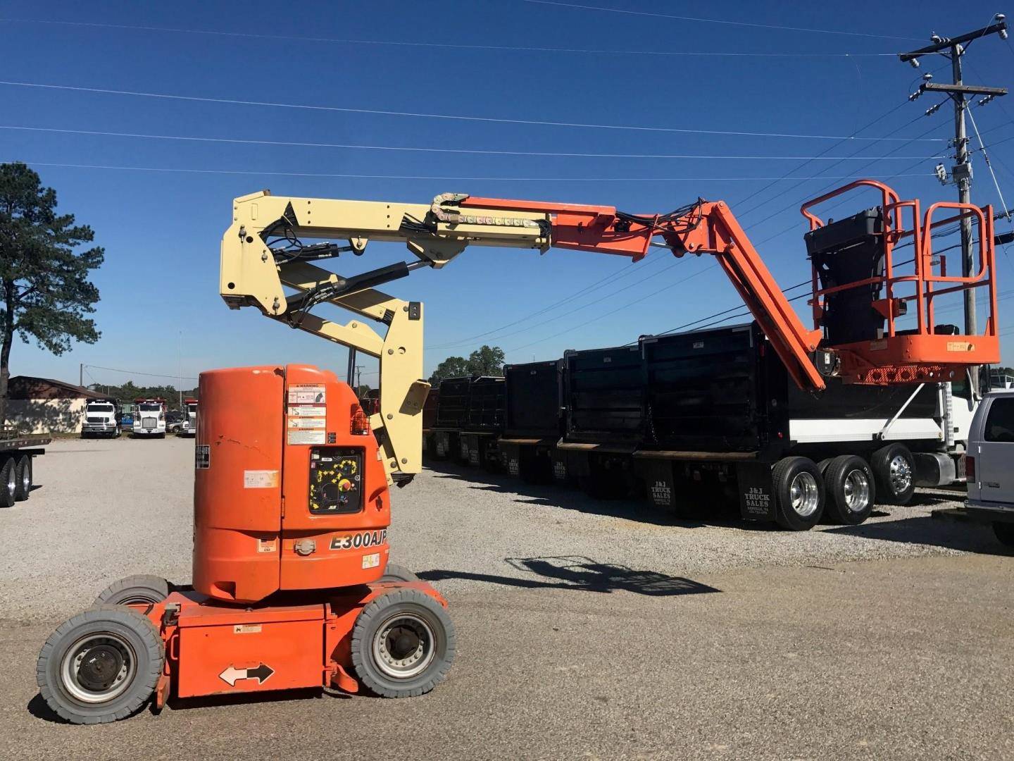 2012 JLG E300AJP Articulated Boom