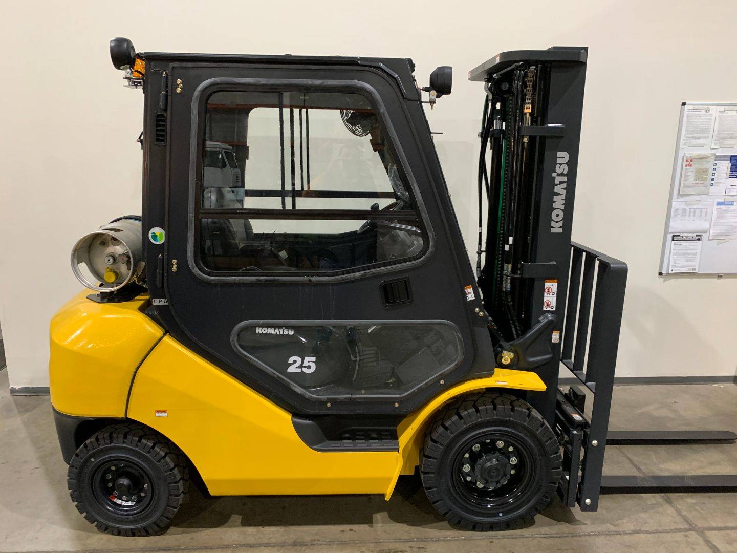 2020 LP Gas Komatsu FG25T16 Pneumatic Tire 4 Wheel Sit Down