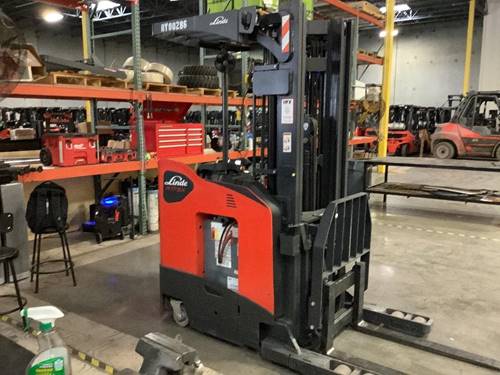 For Rent 3500 lbs - 210" lift -  Electric - Indoor Warehouse