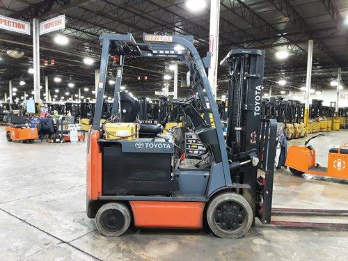 For Rent 5000 lbs - 189" lift -  Electric - Indoor/Outdoor Pneumatic Tires