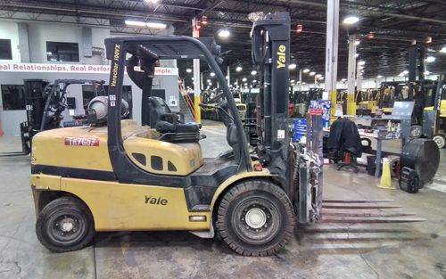 For Rent 10000 lbs - 134" lift - Gas/Propane - Indoor/Outdoor Pneumatic Tires