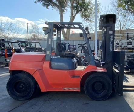 For Rent 15500 lbs - 187" lift - Gas/Propane - Indoor/Outdoor Pneumatic Tires