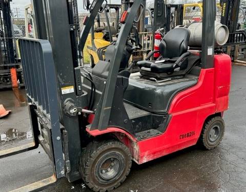 For Rent 5000 lbs - 187" lift - Gas/Propane - Indoor/Outdoor Pneumatic Tires