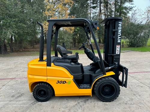 For Rent 6000 lbs - 187" lift -  Diesel - Indoor/Outdoor Pneumatic Tires