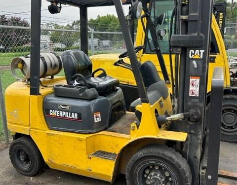 For Rent 5000 lbs - 188" lift - Gas/Propane - Indoor/Outdoor Pneumatic Tires
