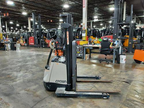 For Rent 3000 lbs - 154" lift -  Electric - Indoor Warehouse