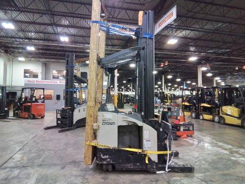 For Rent 3200 lbs - 341" lift -  Electric - Indoor Warehouse