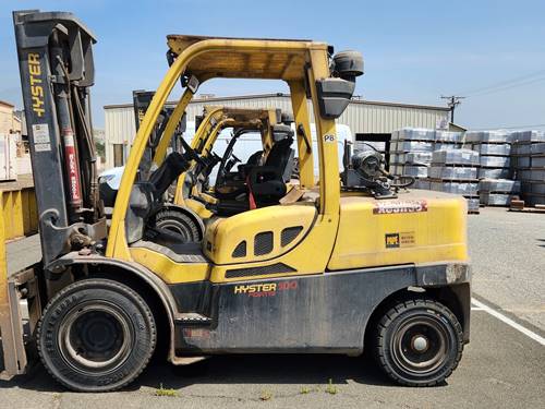 For Rent 10000 lbs - 133" lift - Gas/Propane - Indoor/Outdoor Pneumatic Tires