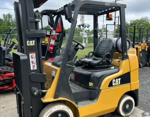 For Rent 5000 lbs - 187" lift - Gas/Propane - Indoor Warehouse