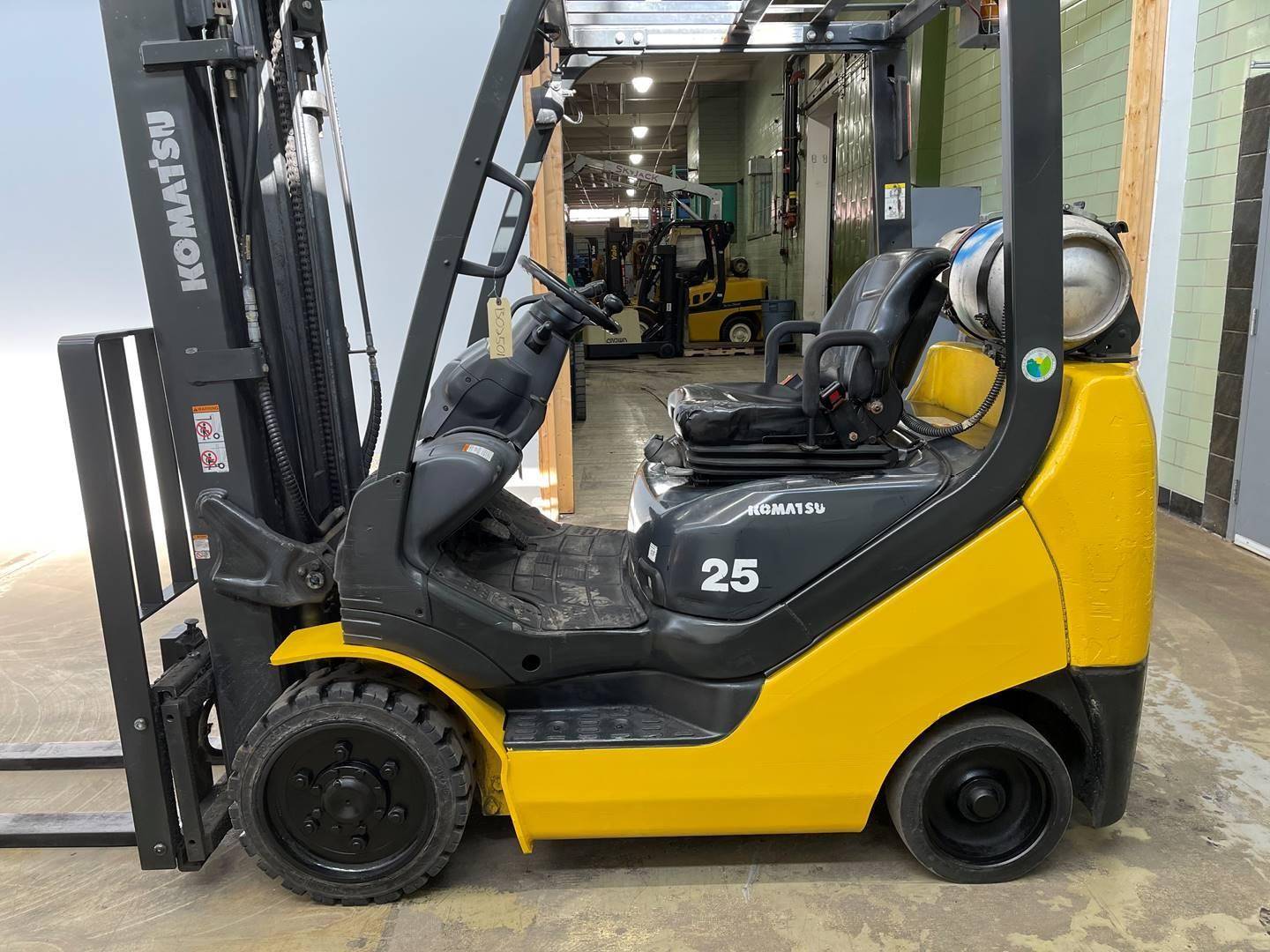 2017 LP Gas Komatsu FG25ST16 Cushion Tire 4 Wheel Sit Down (Indoor Warehouse)