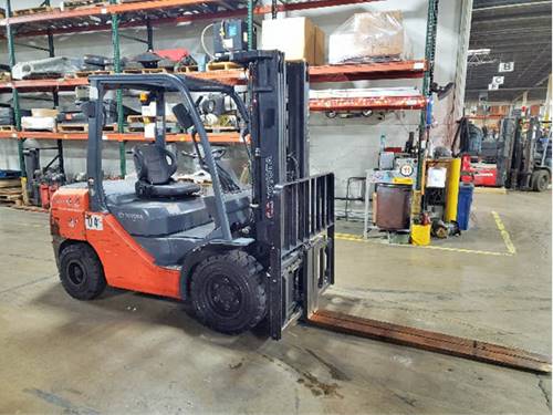 For Rent 6000 lbs - 187" lift -  Diesel - Indoor/Outdoor Pneumatic Tires