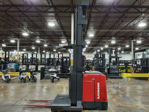 For Rent 3000 lbs - 348" lift -  Electric - Indoor Warehouse