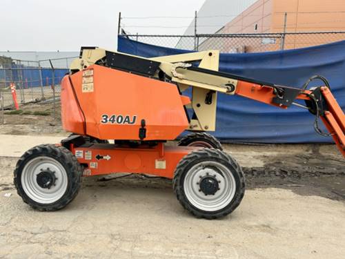 For Rent 34' lift - Gas/Propane -  Articulated Boom