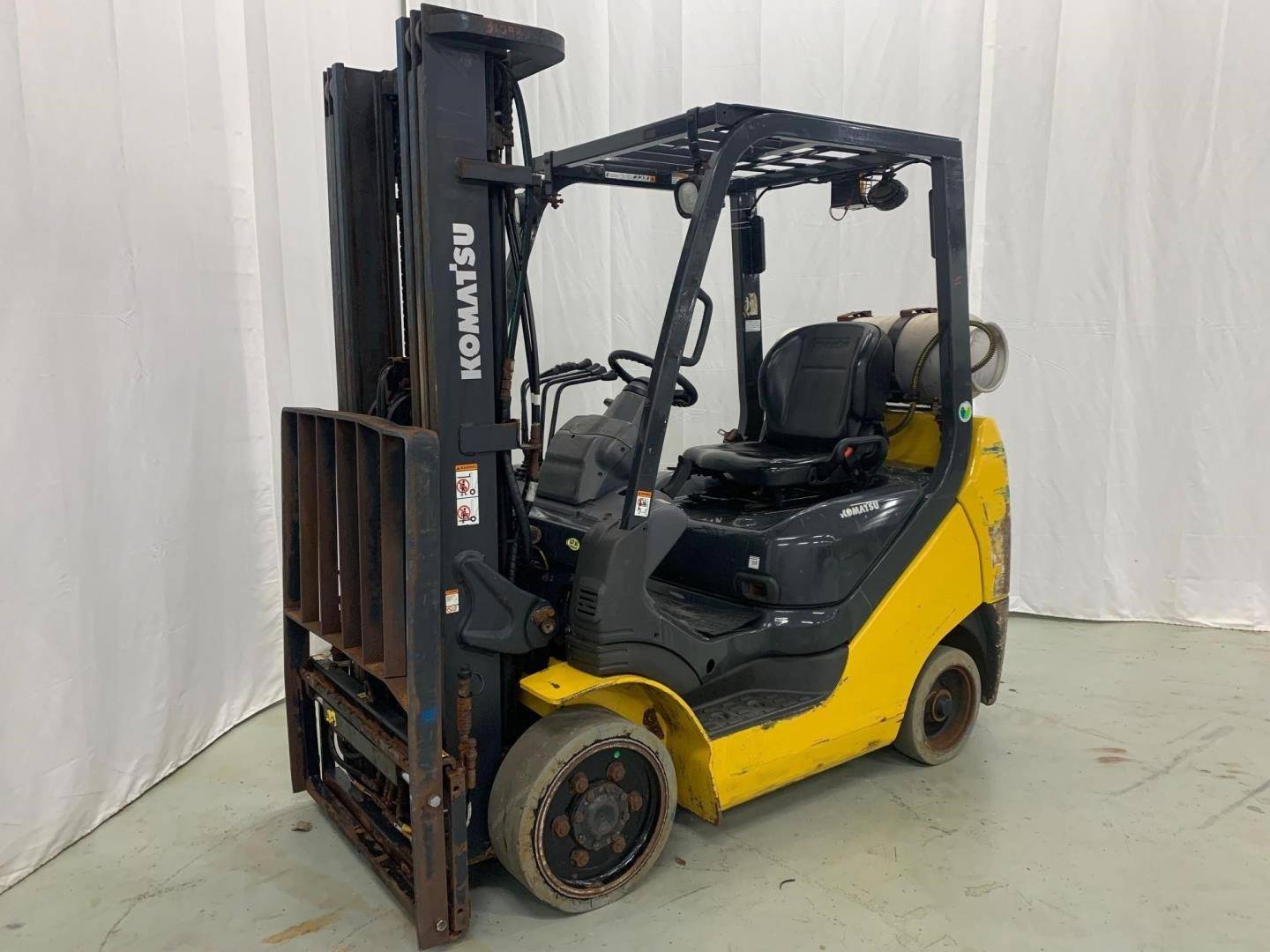 114 Used Komatsu ft25t-16 Equipment for Sale
