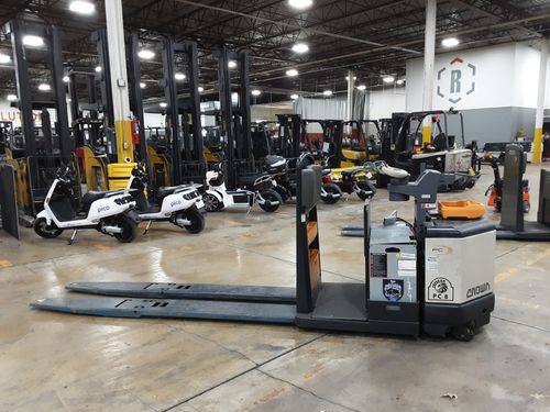For Rent 8000 lbs -  Electric - Indoor Warehouse