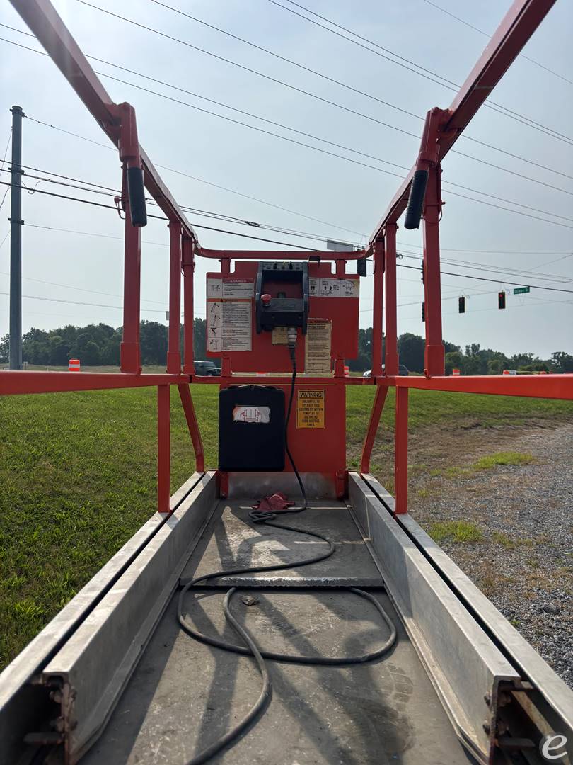 2005 JLG 2030ES