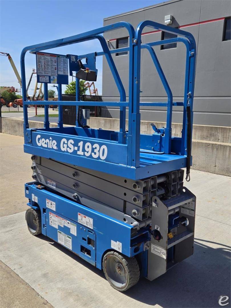 2017 Genie GS1930 Electric Scissor Lift - 123Forklift