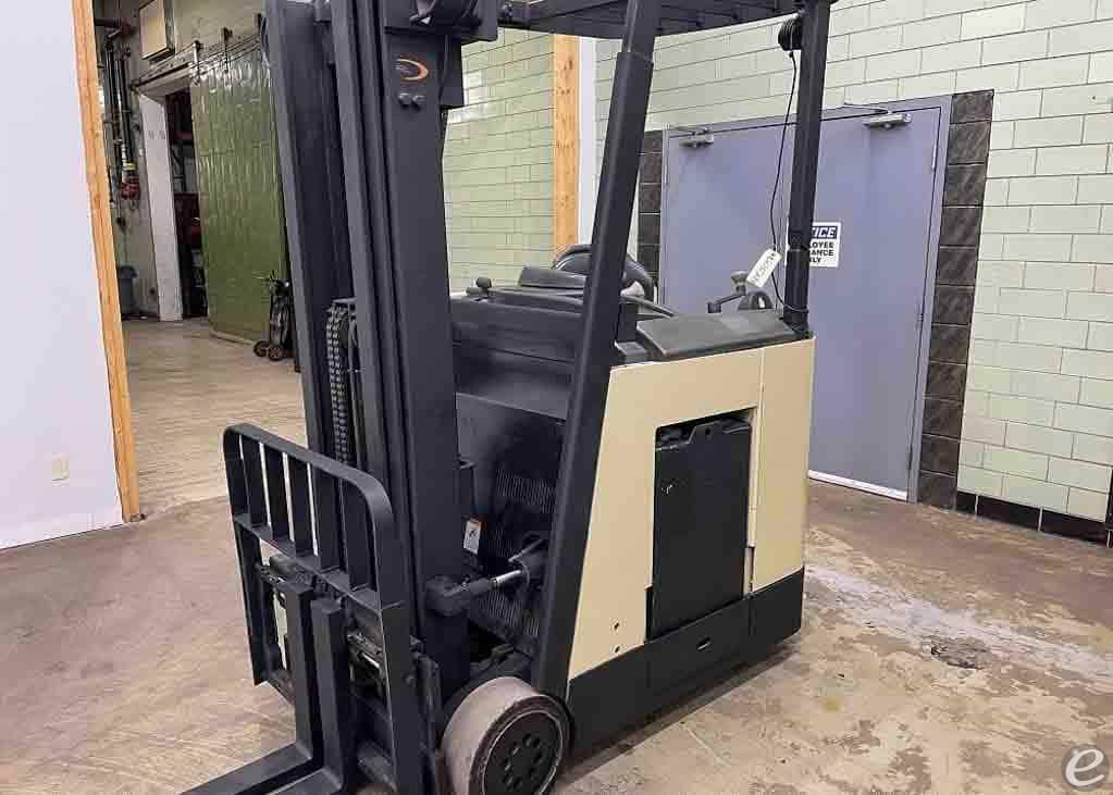 2003 Crown RC3020 Electric Forklift - 123Forklift