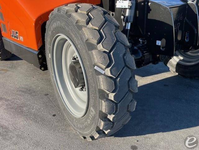 2023 JLG 742