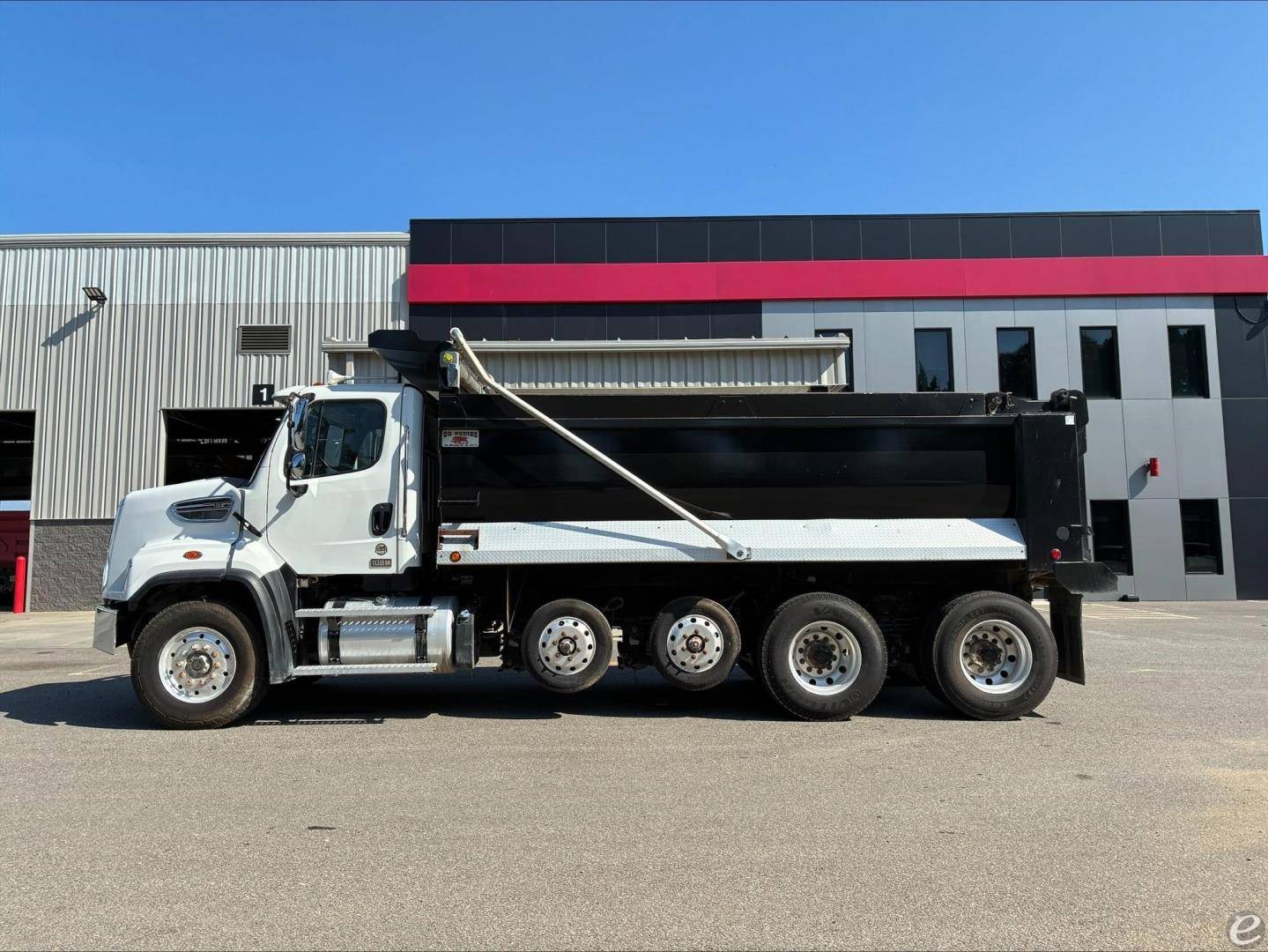 2023 Freightliner 108SD