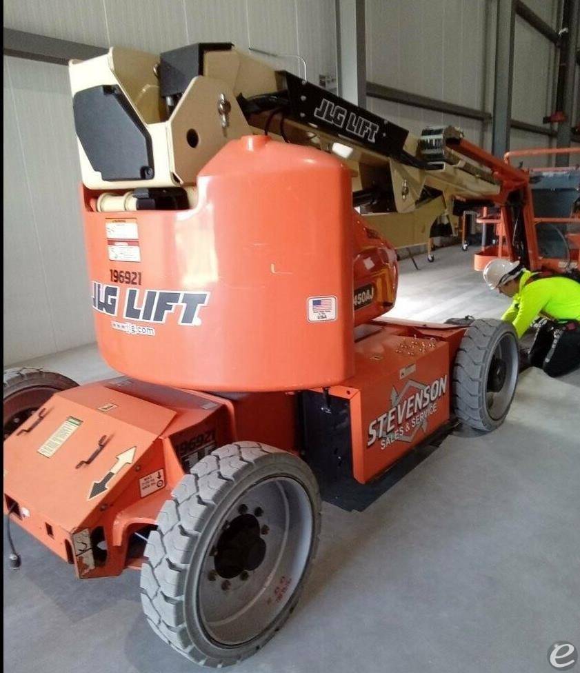 2015 JLG E450AJ
