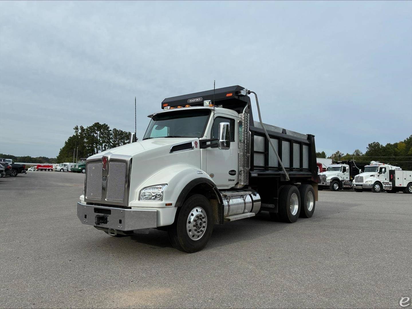 2025 Kenworth T880