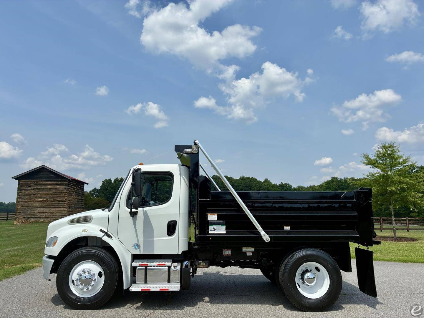 2019 Freightliner BUSINESS CLASS M2 106