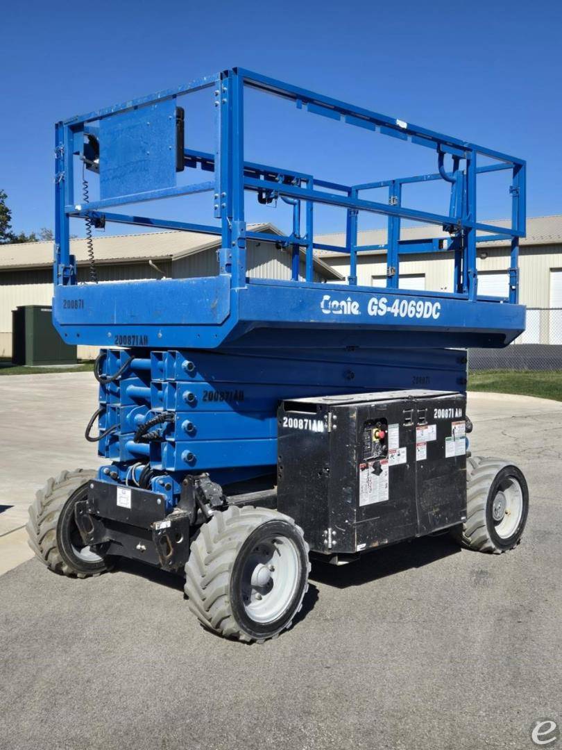 2017 Genie GS4069DC Electric Scissor Lift - 123Forklift