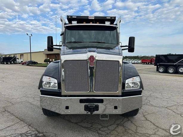2025 Kenworth T880