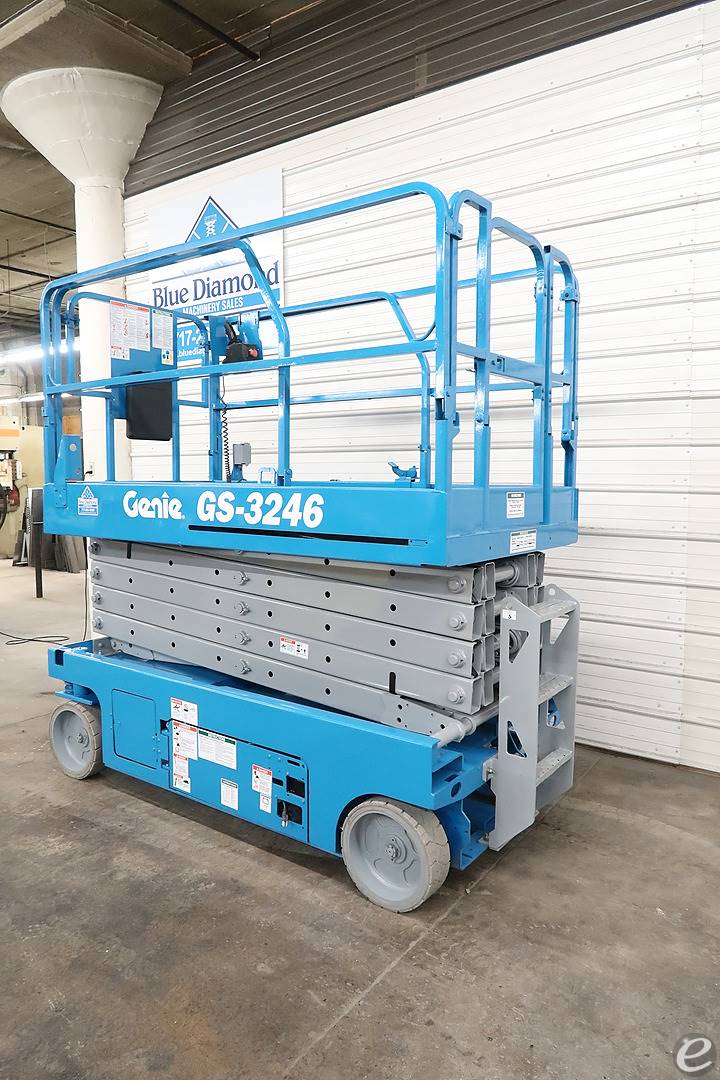 2013 Genie GS3246 Electric Scissor Lift - 123Forklift