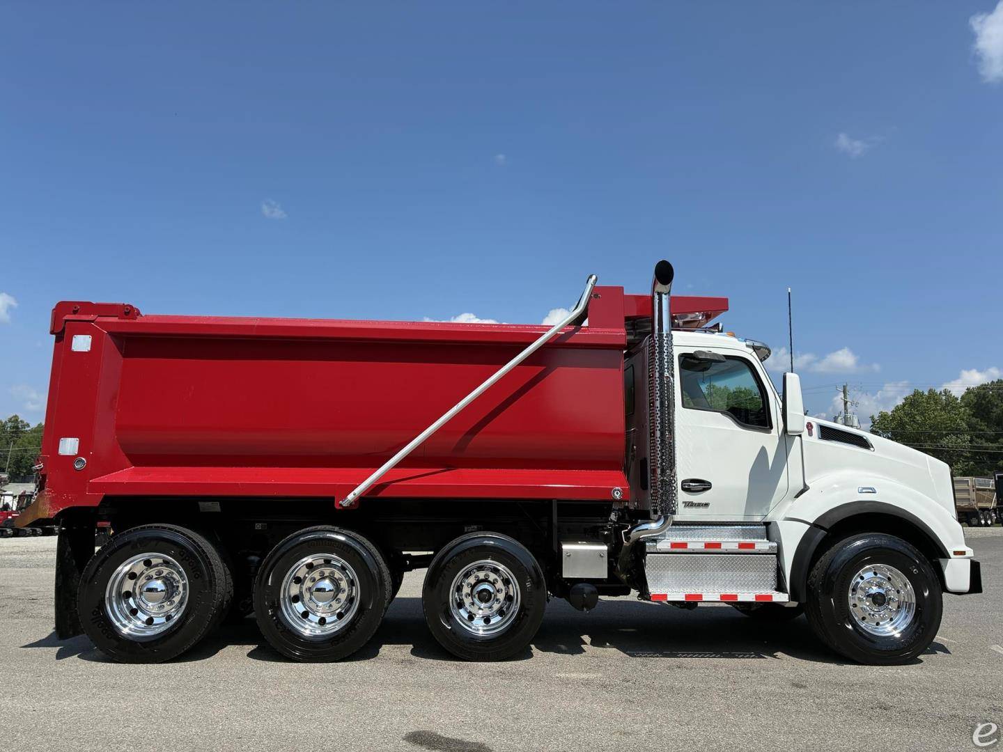2025 Kenworth T880