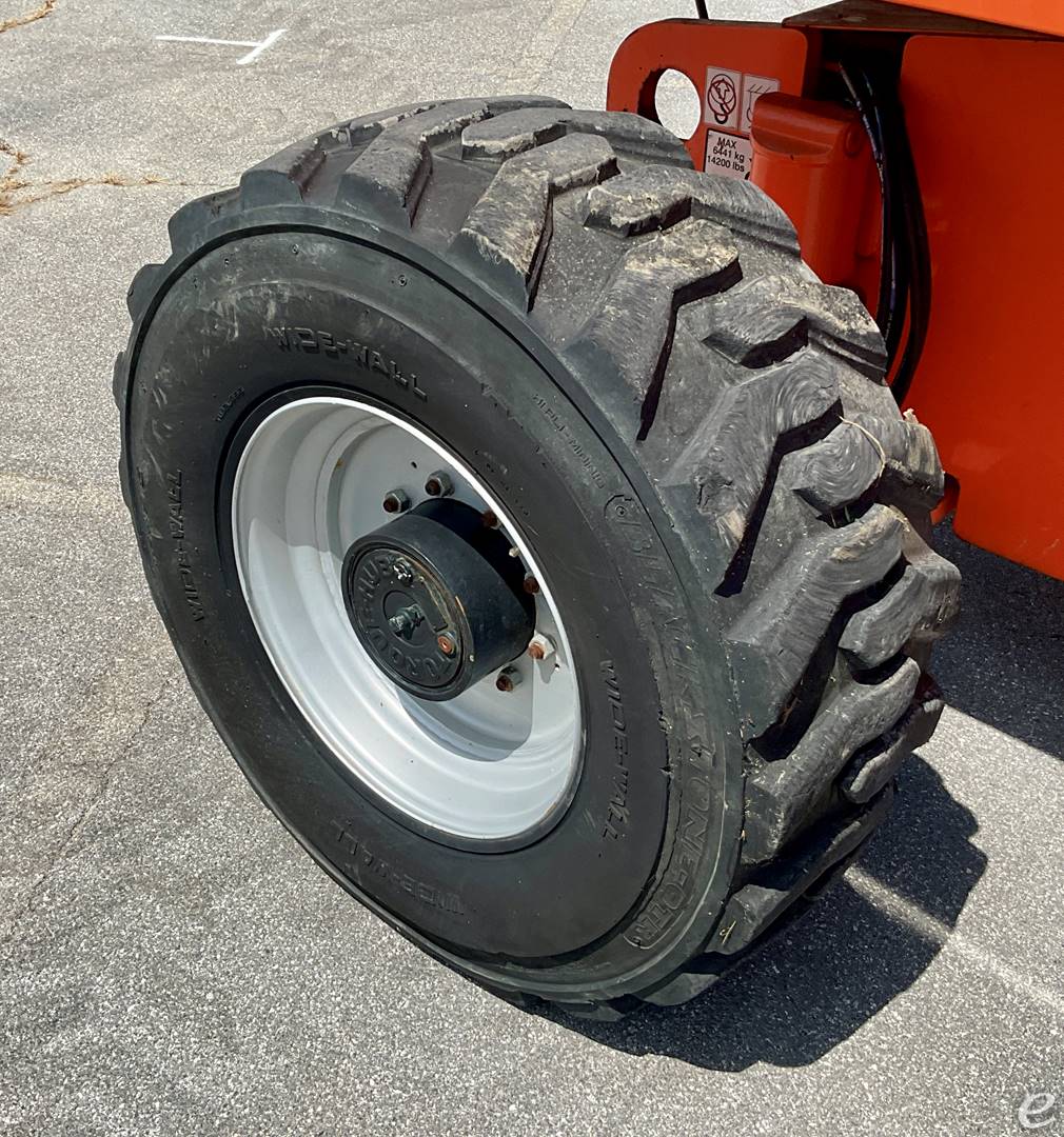 2017 JLG 660SJ