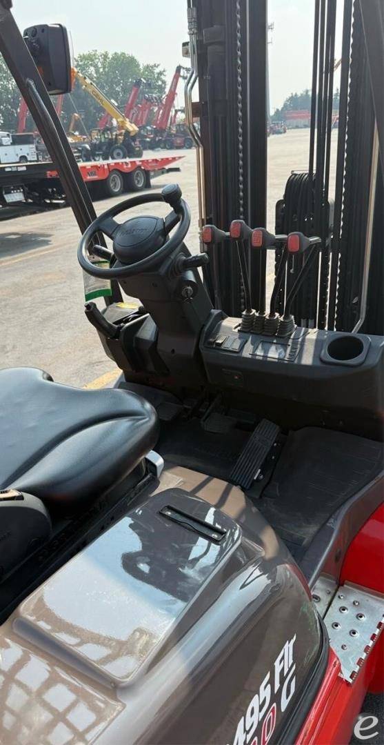 2023 Manitou MI30G