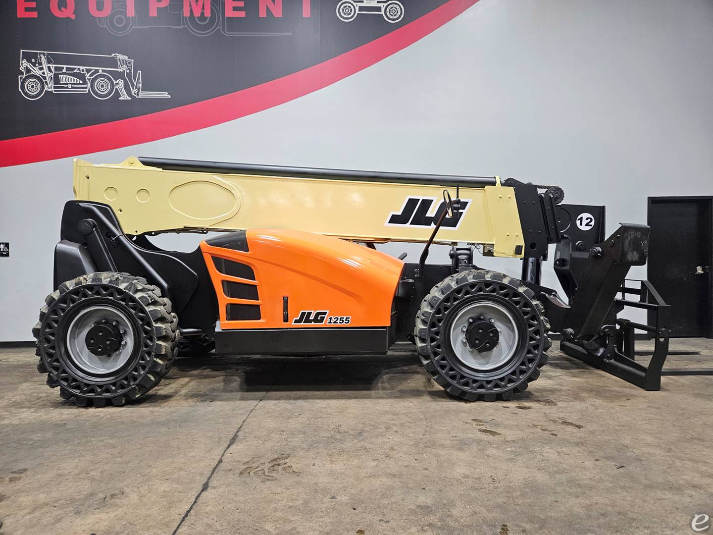 2017 JLG 1255
