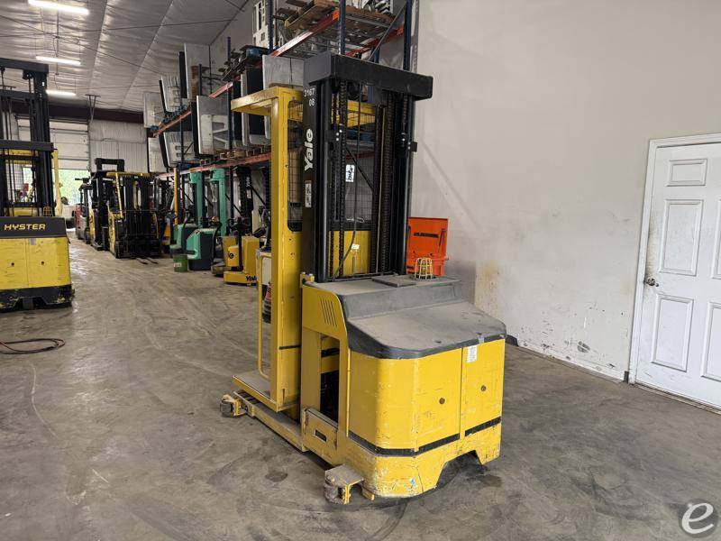 2015 Yale OS030EF