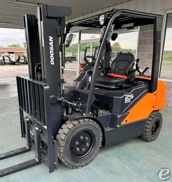 2023 Doosan G25E-7