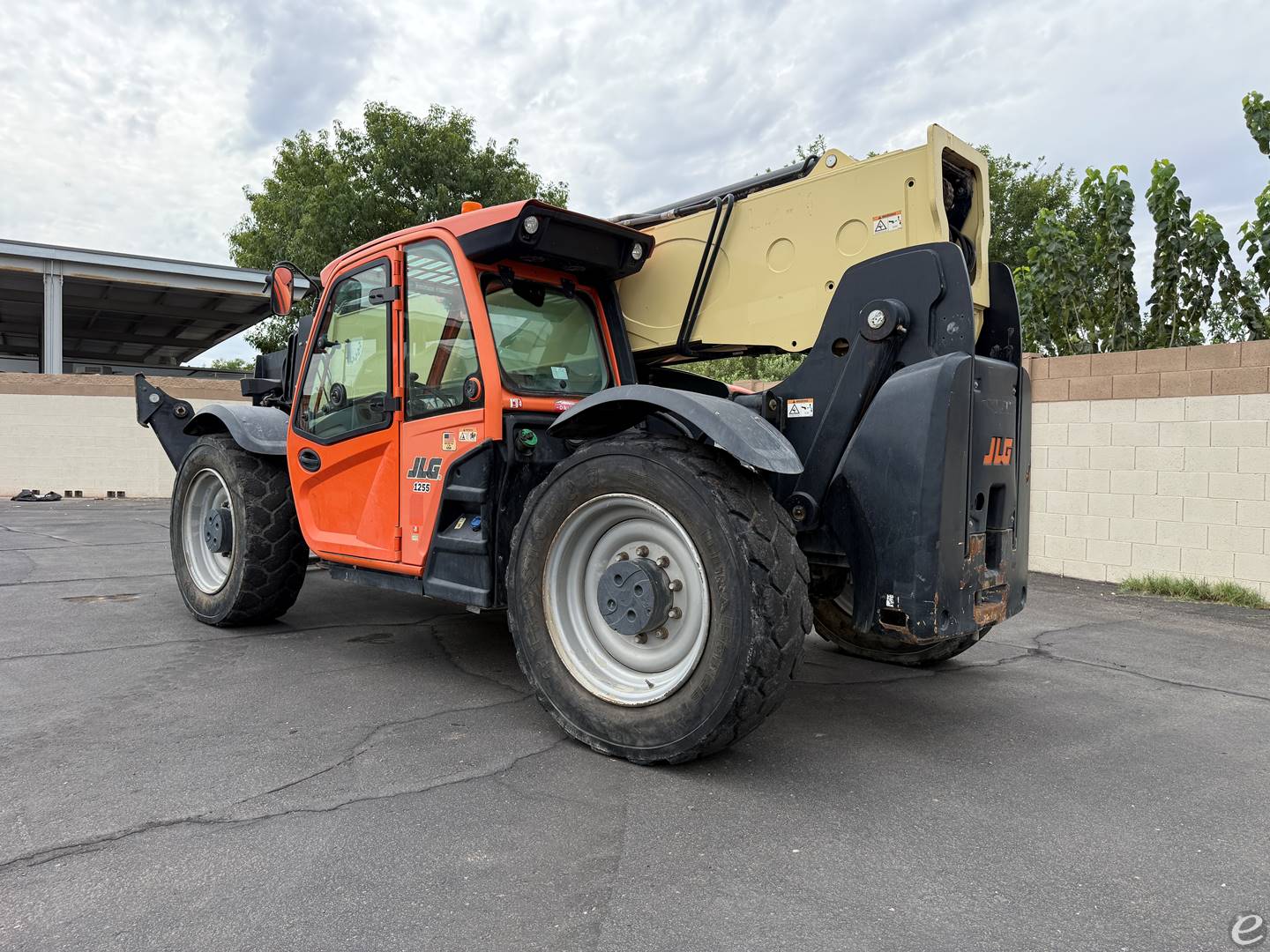 2017 JLG 1255