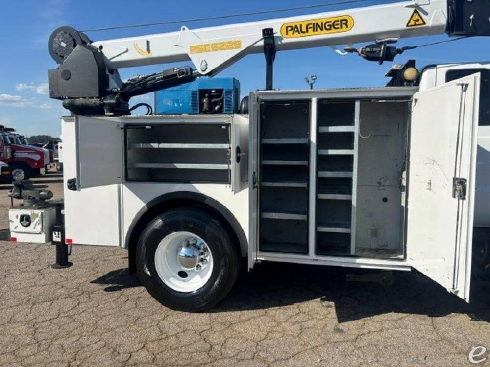 2015 Ford F750 XLT SD