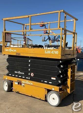 2017 Skyjack SJ4740 Electric Scisso...
