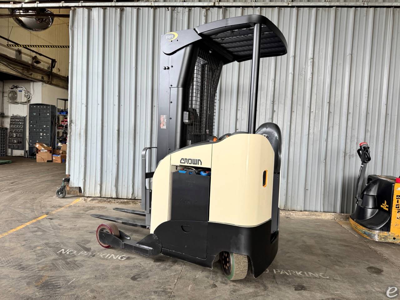 2015 Crown RR5725-35