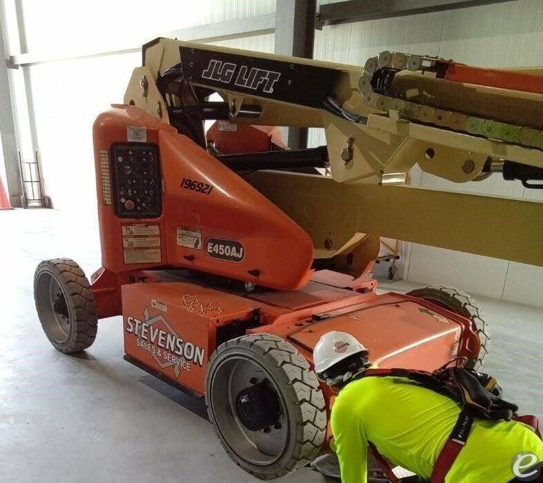 2015 JLG E450AJ
