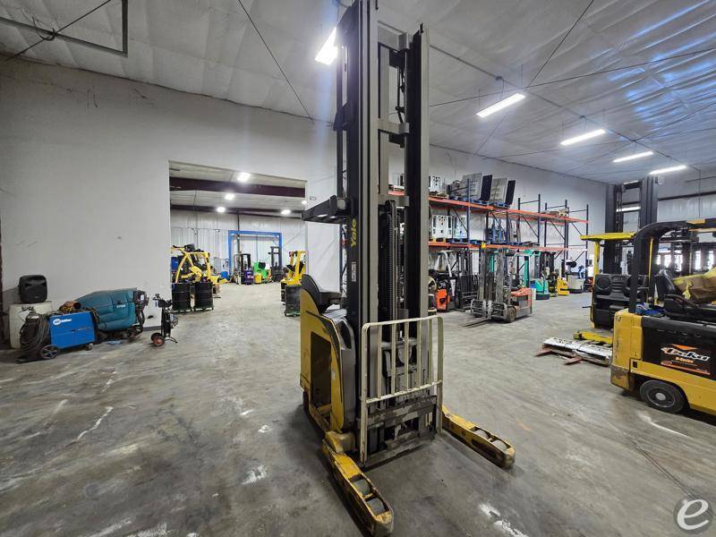 2012 Yale NR045EB