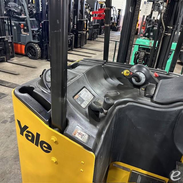 2019 Yale ESC40AD