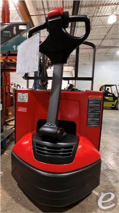 2018 Raymond 8210
