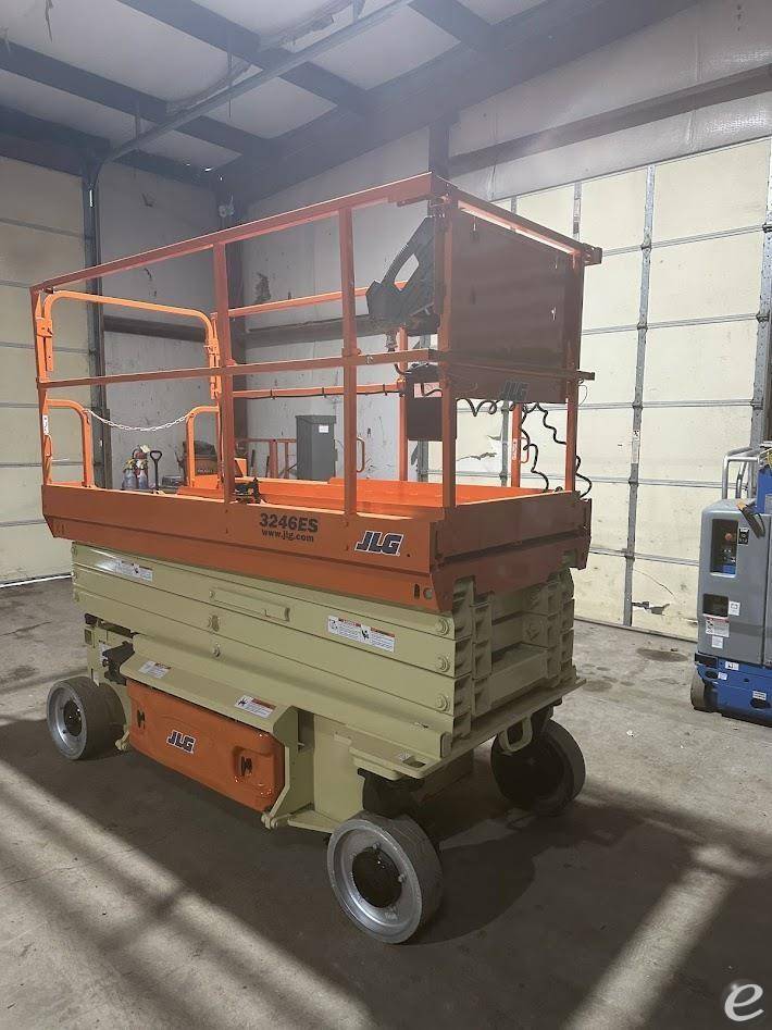 2018 JLG 3246ES